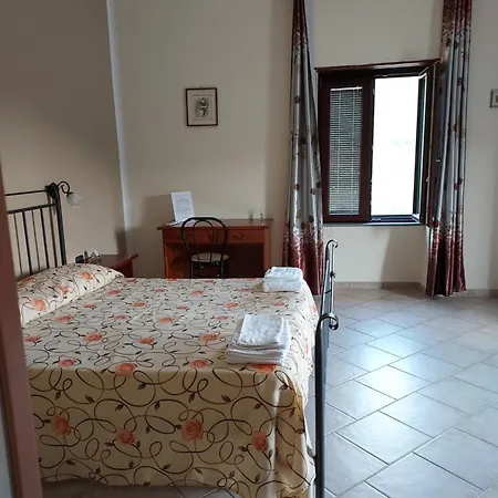 Casa La Lamia Bed & Breakfast *